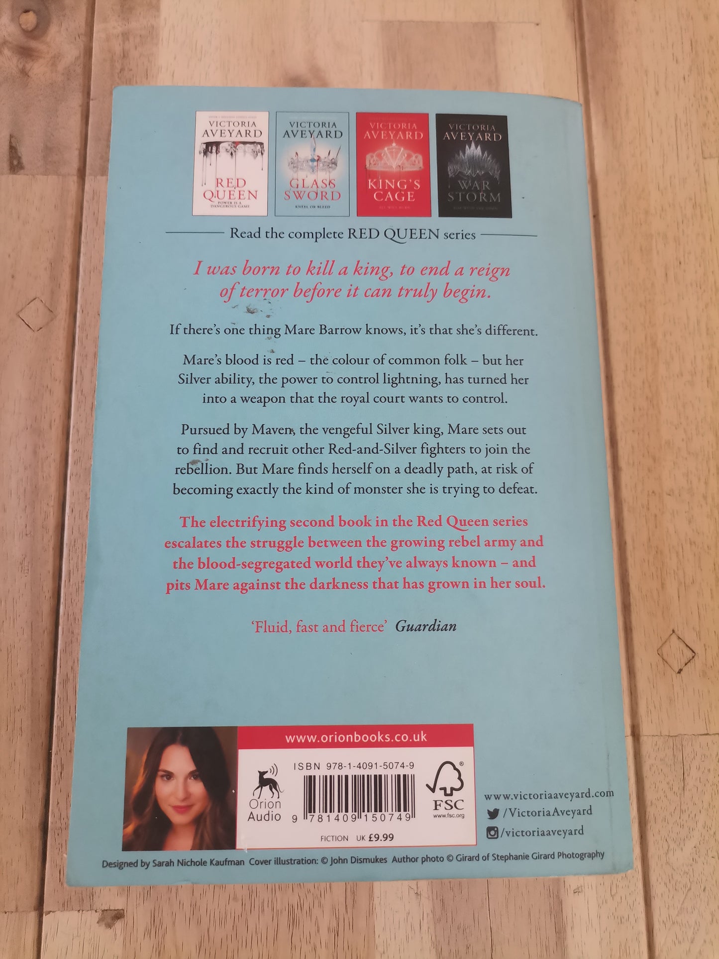 Glass Sword by Victoria Aveyard