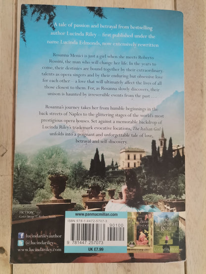 The Italian Girl by Lucinda Riley - Paperback