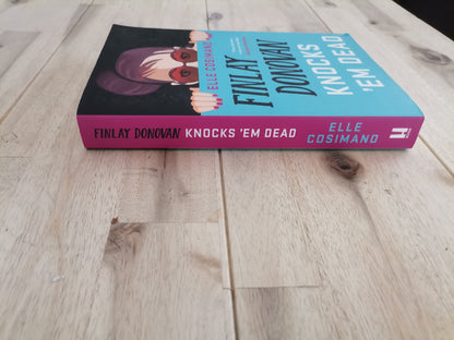 Finlay Donovan Knocks ‘Em Dead – Elle Cosimano