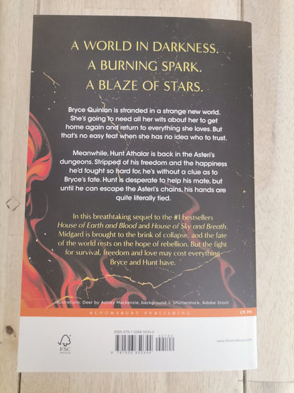 House of Flame and Shadow by Sarah J. Maas - Paperback