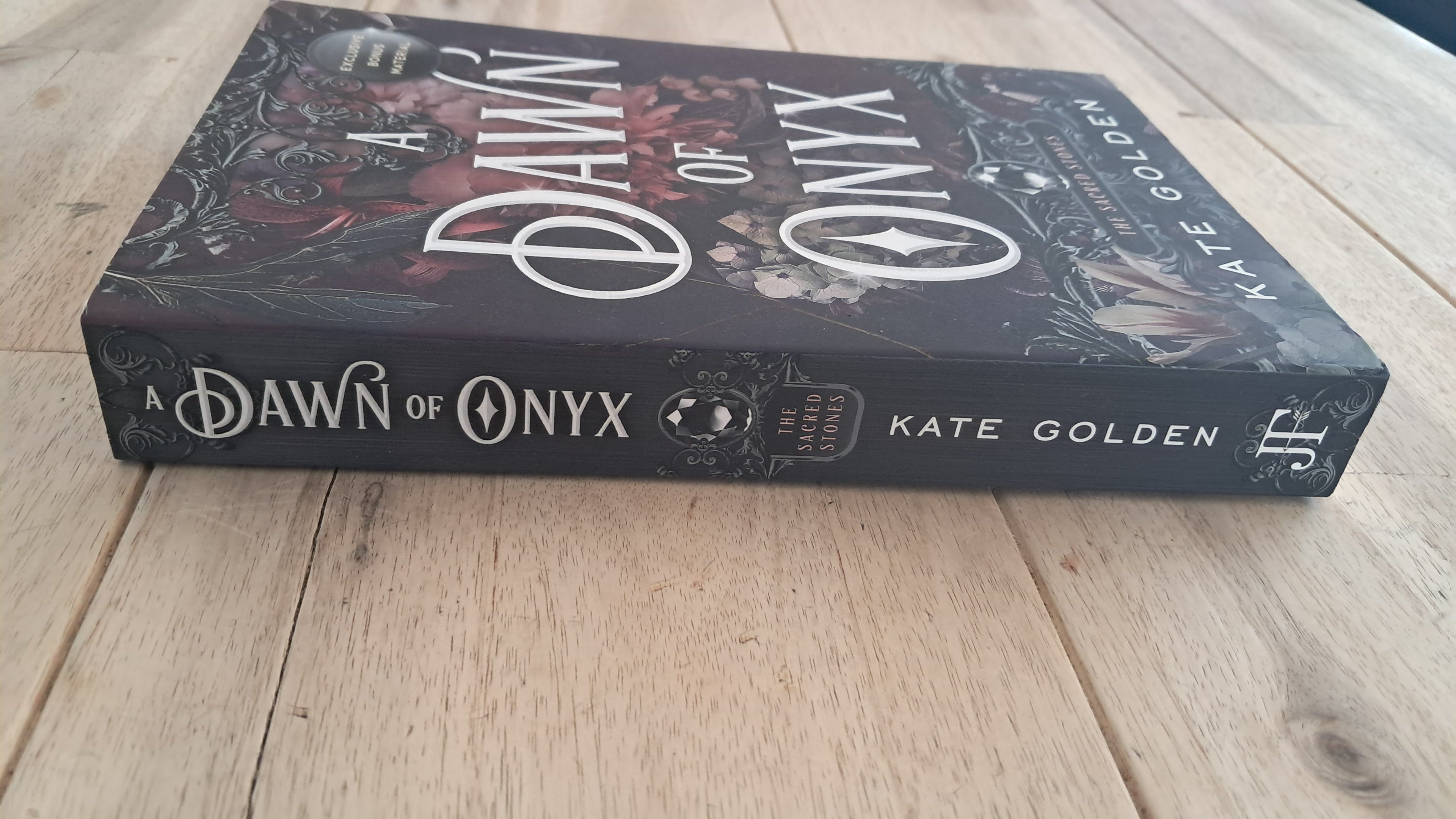 A Dawn of Onyx – Kate Golden