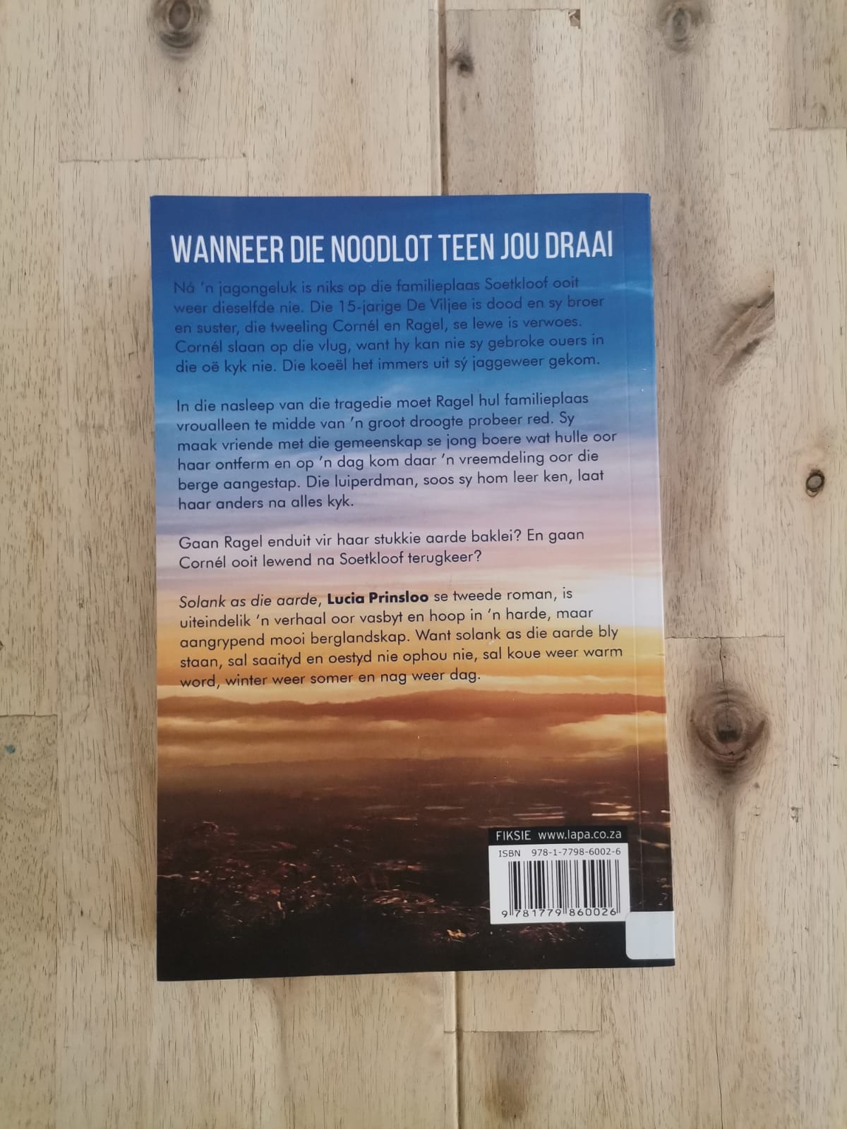 So lank as die aarde – Lucia Prinsloo