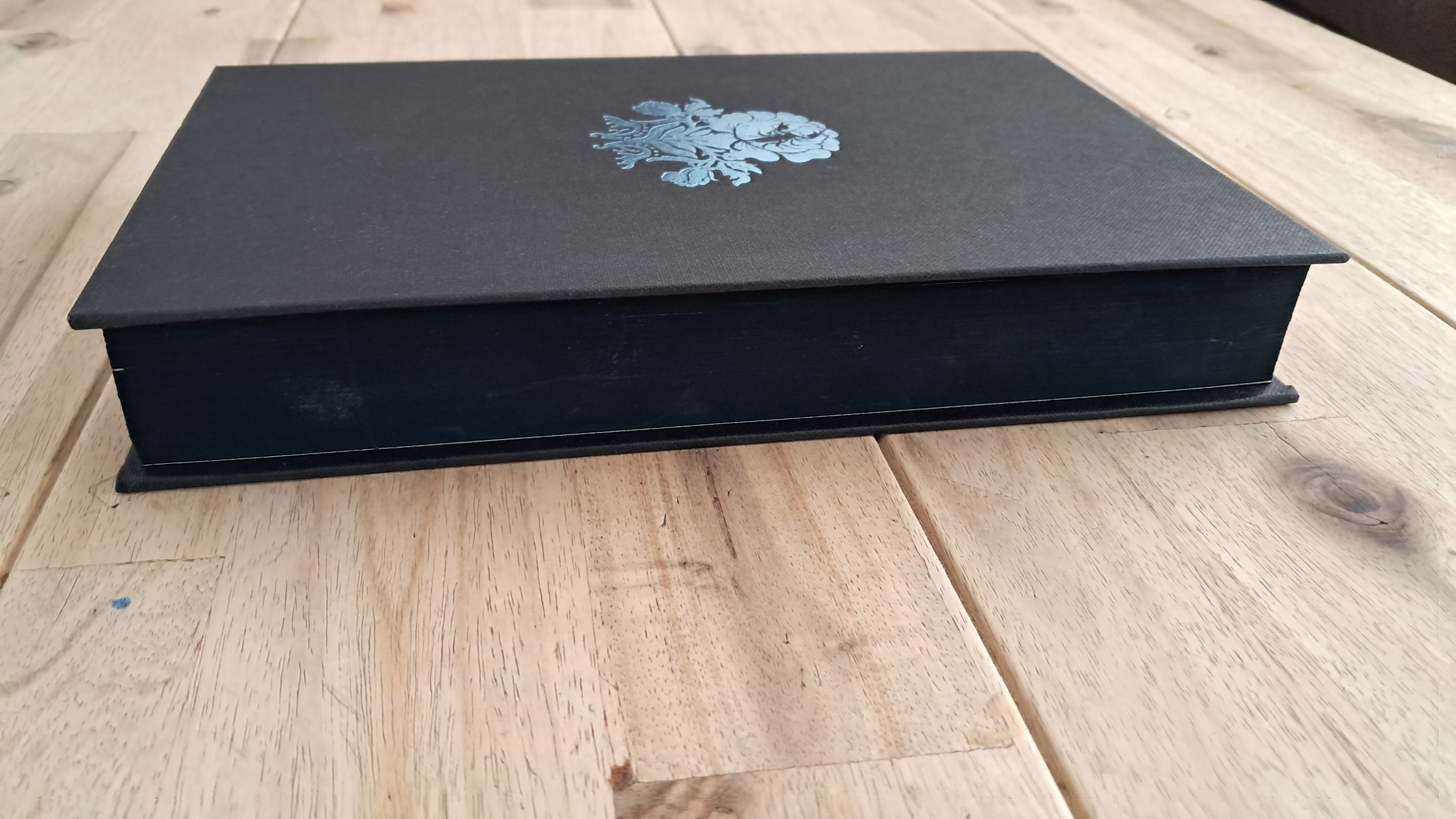 The Familiar – Leigh Bardugo