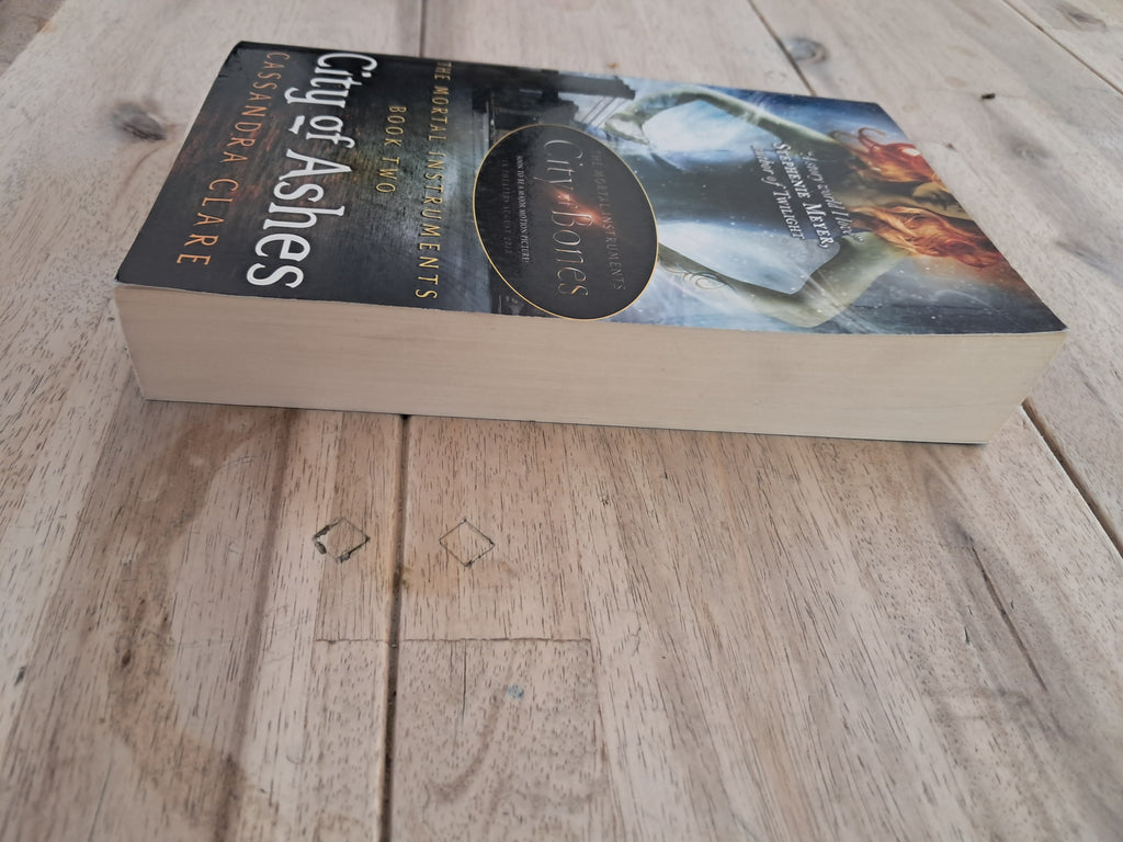 City of Ashes (The Mortal Instruments #2) – Cassandra Clare