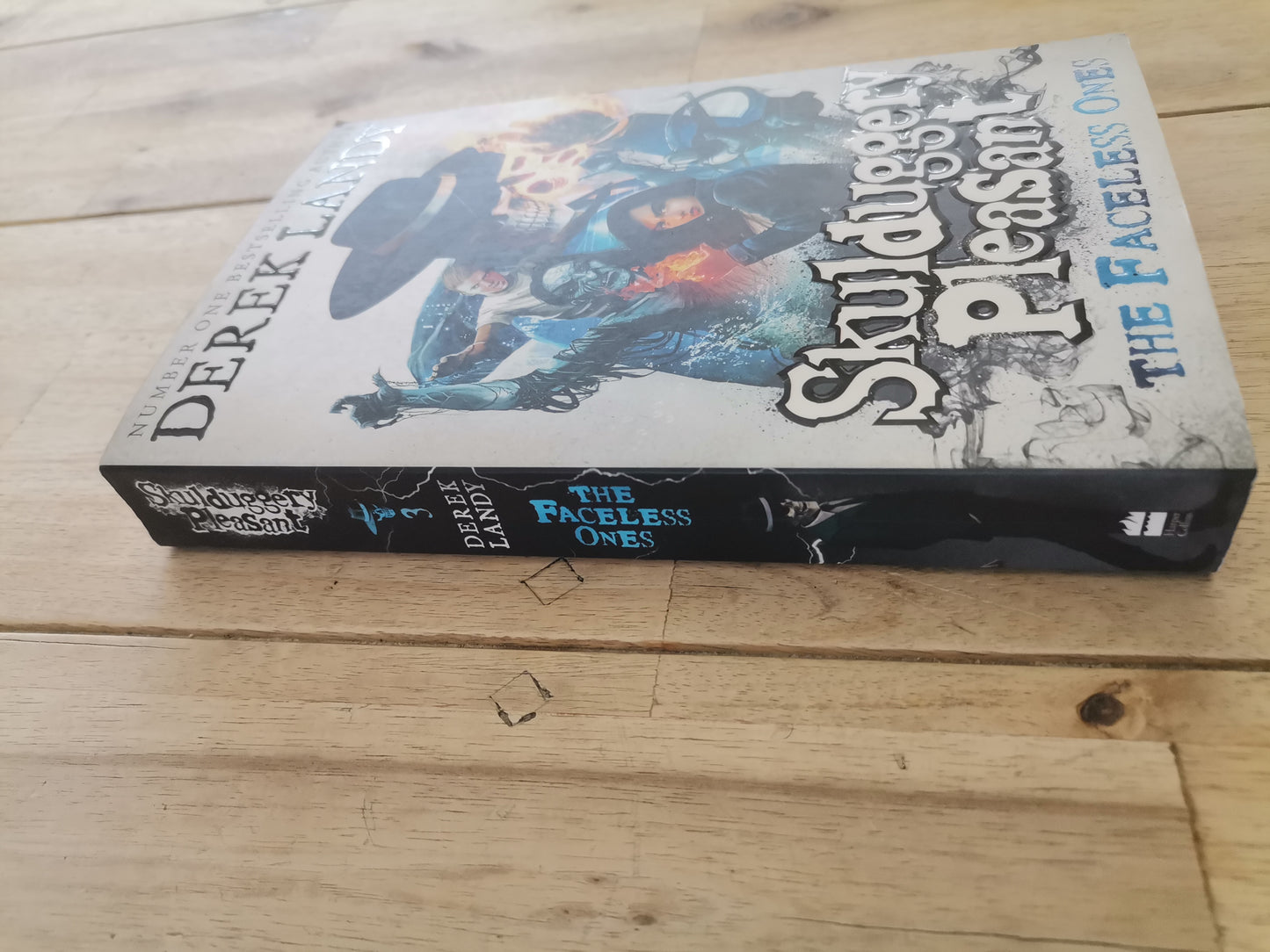 Skulduggery Pleasant The Faceless Ones Derek Landy