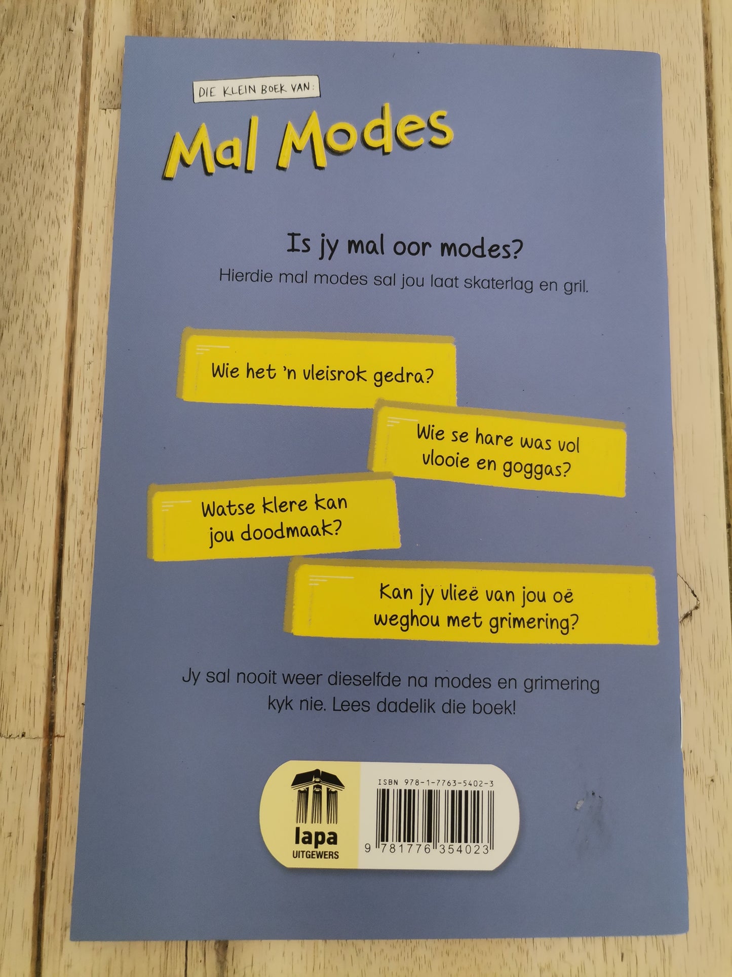 Die Klein Boek Van Mal Modes by Fanie Viljoen