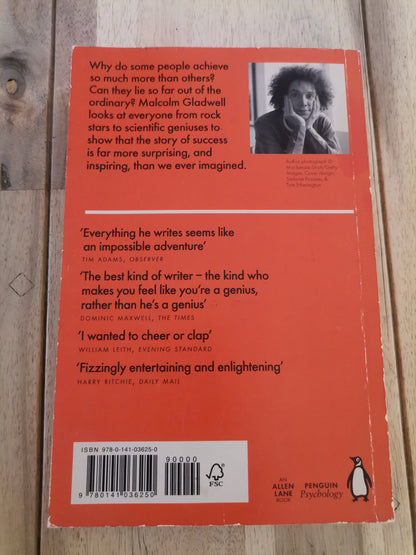 Outliers - Malcolm Gladwell (Paperback)