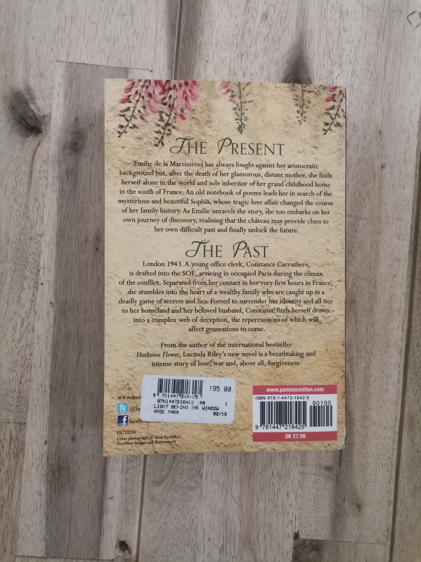 The Light Behind the Window – Lucinda Riley