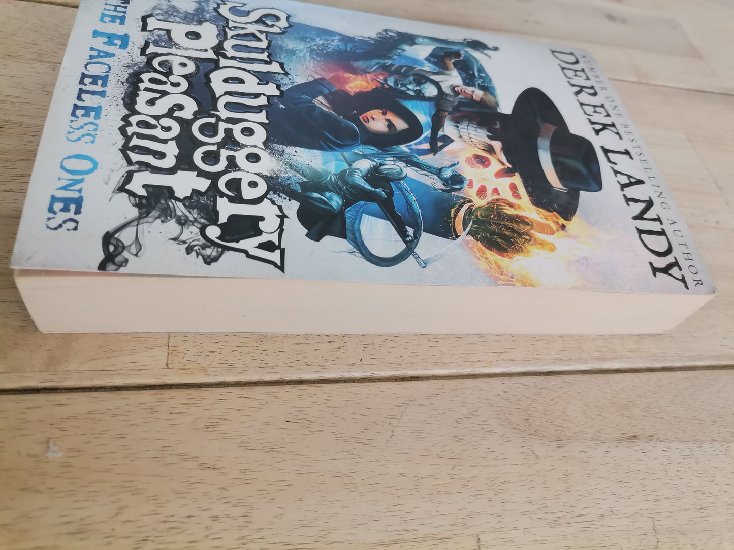 Skulduggery Pleasant The Faceless Ones Derek Landy