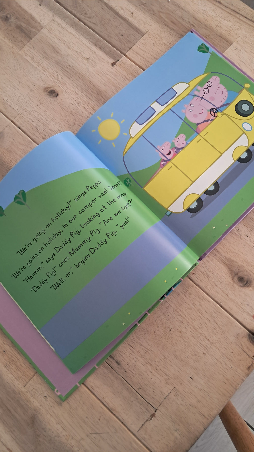 Peppa Goes Camping – Ladybird / Mark Baker & Neville Astley