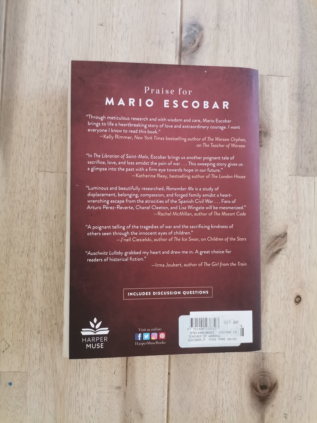 The Teacher of Warsaw – Mario Escobar