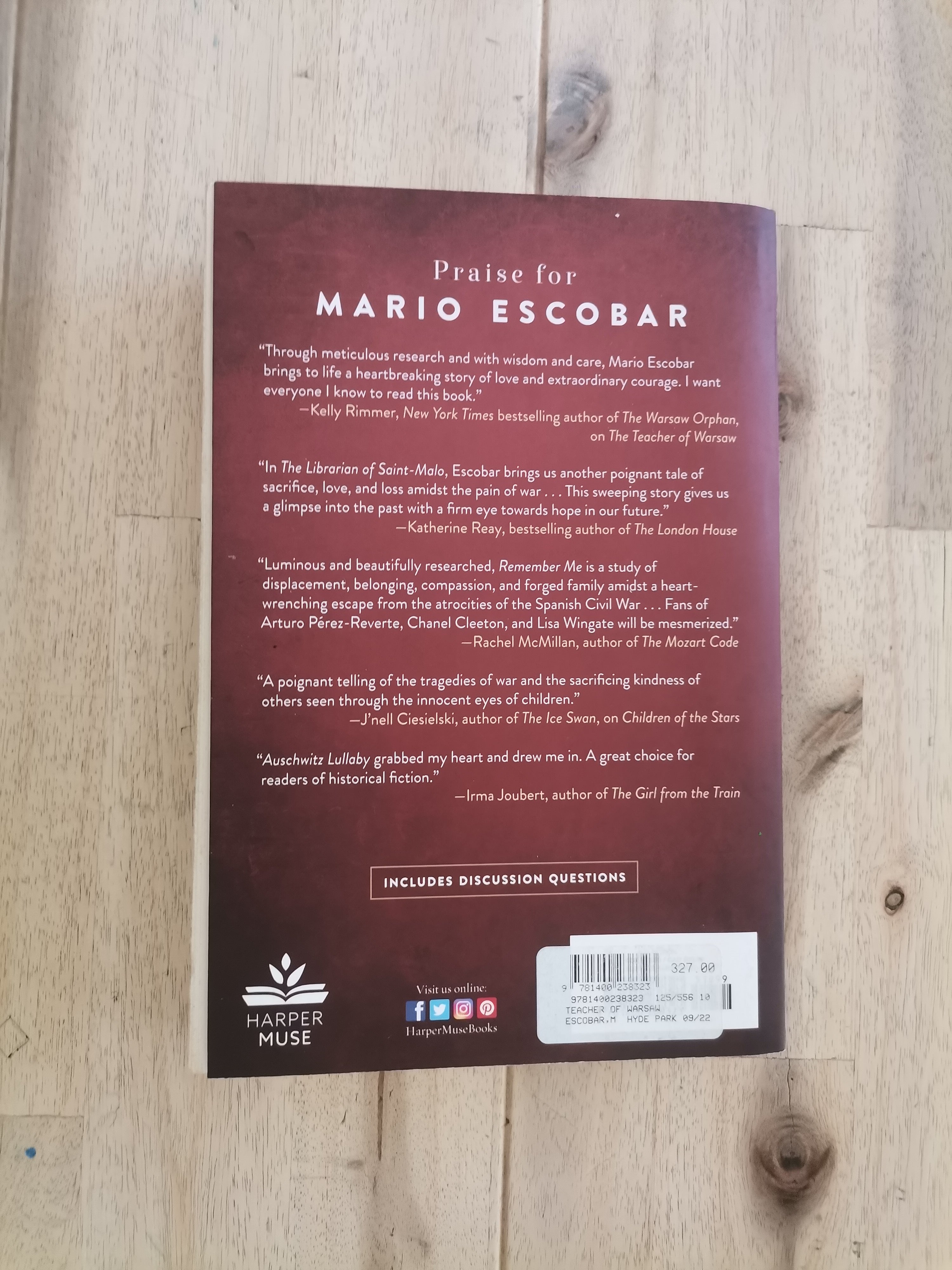 The Teacher of Warsaw – Mario Escobar