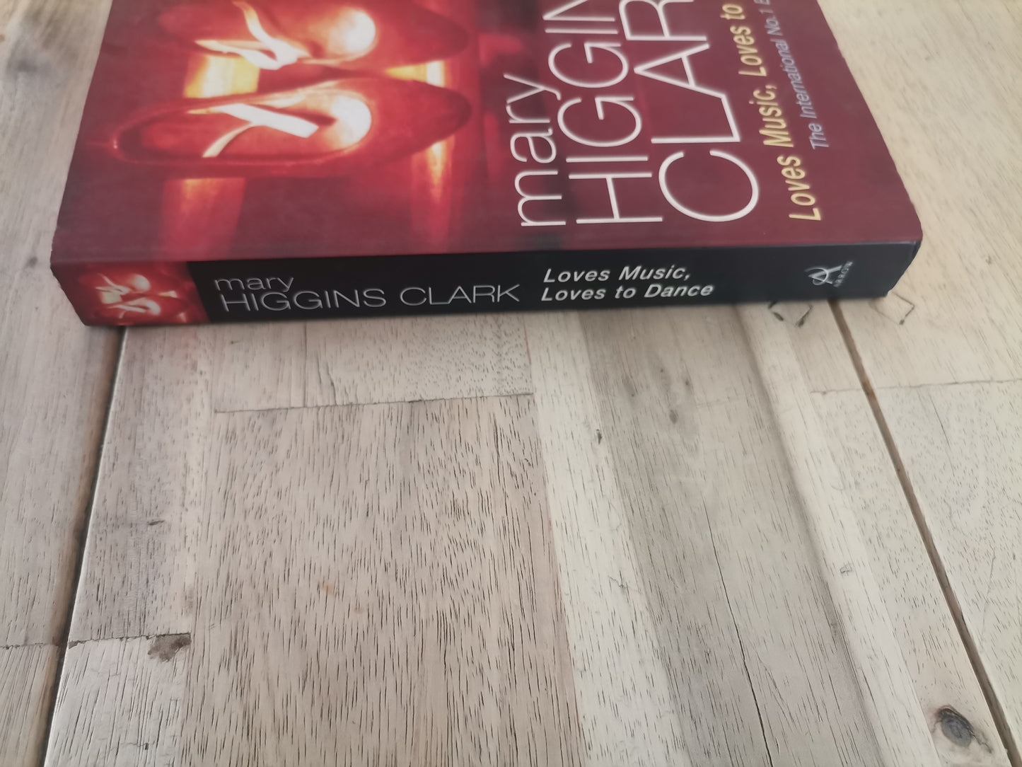 Loves Music, Loves to Dance by Mary Higgins Clark