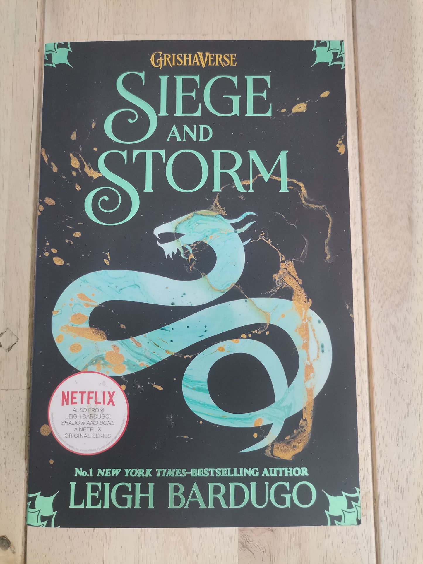 Siege and Storm by Leigh Bardugo - Paperback