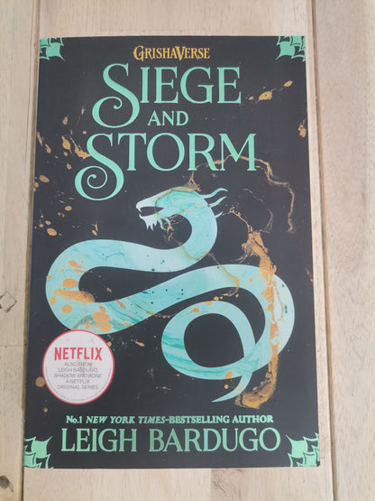 Siege and Storm by Leigh Bardugo - Paperback