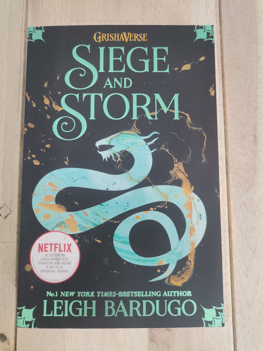 Siege and Storm by Leigh Bardugo - Paperback