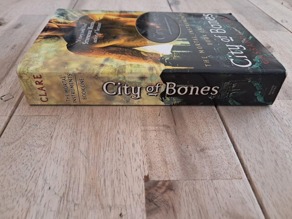 City of Bones (The Mortal Instruments #1) – Cassandra Clare