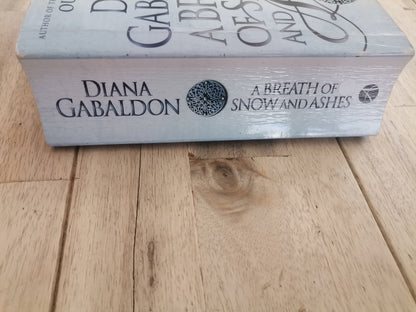 A Breath Of Snow And Ashes by Diana Gabaldon