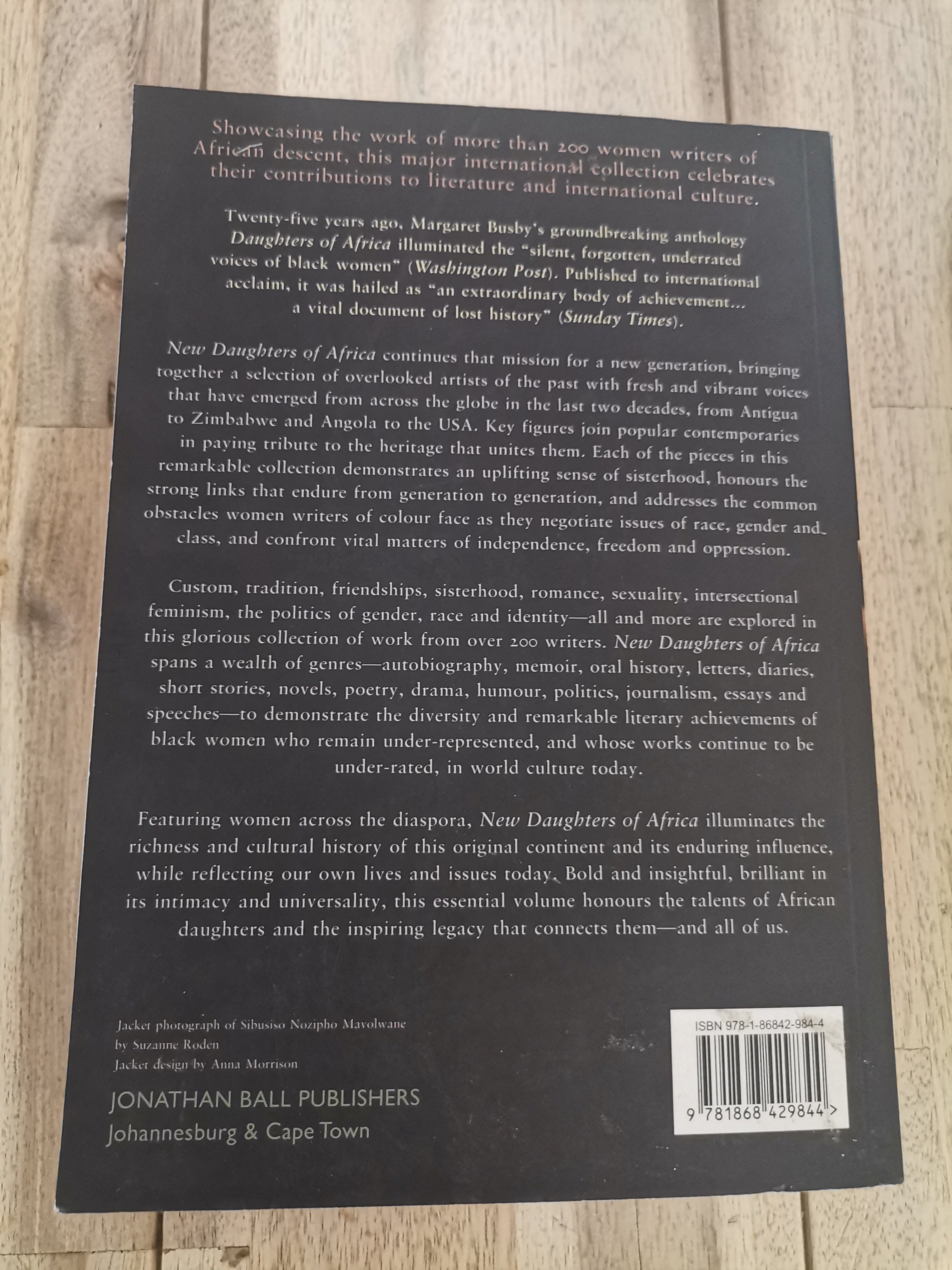 New Daughters Of Africa by Margaret Busby
