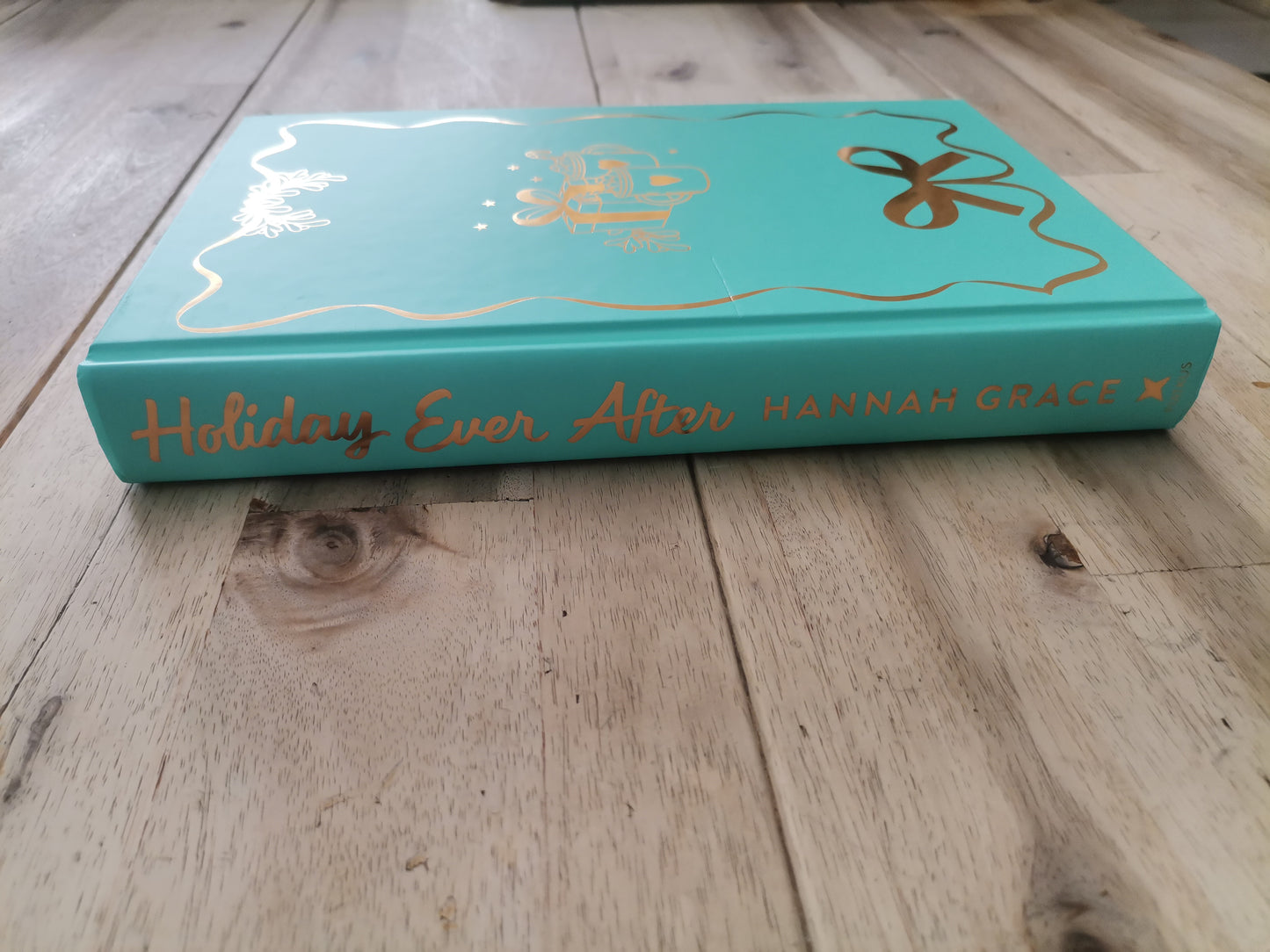 Holiday Ever After – Hannah Grace