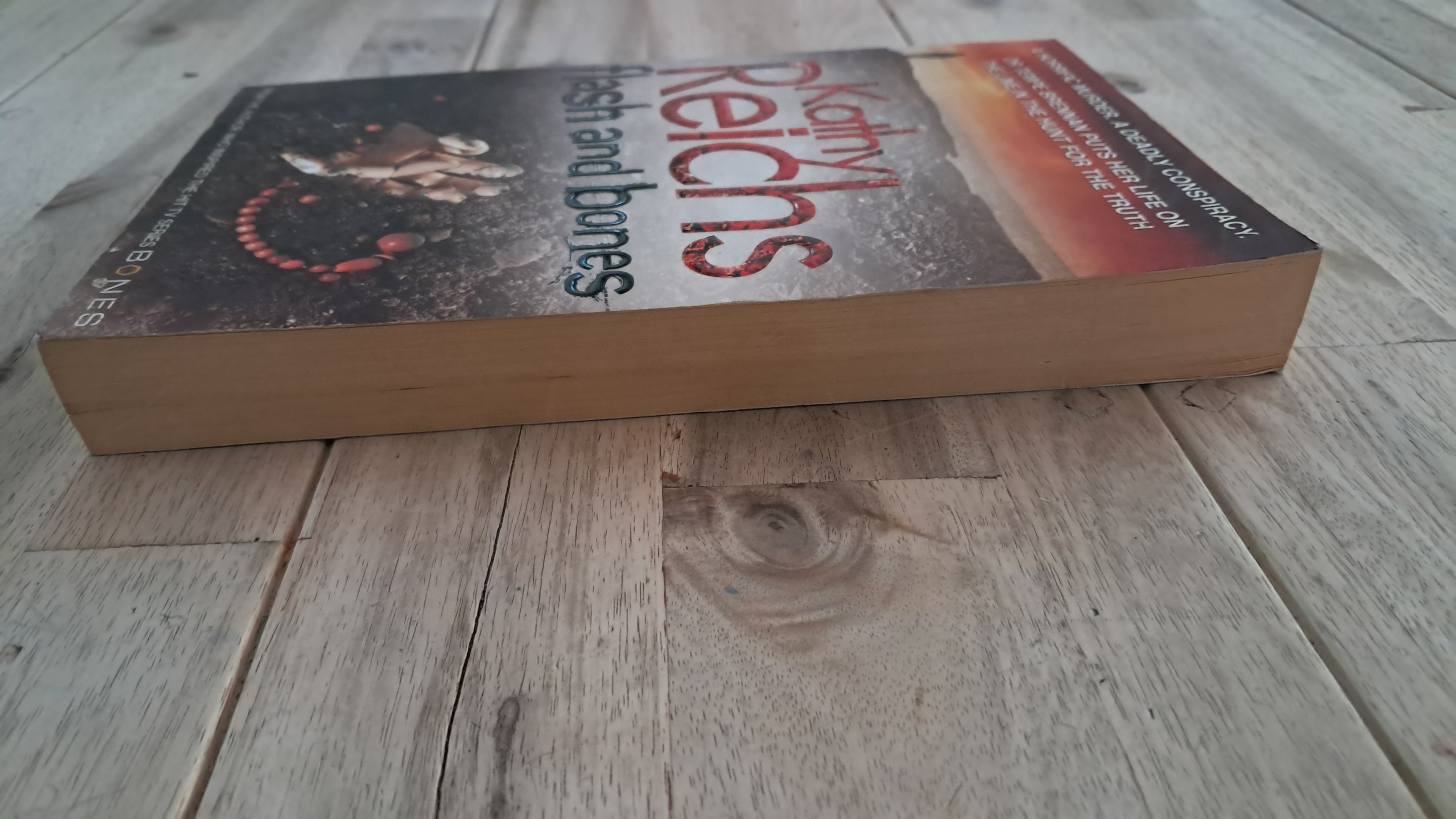 Flash and Bones – Kathy Reichs