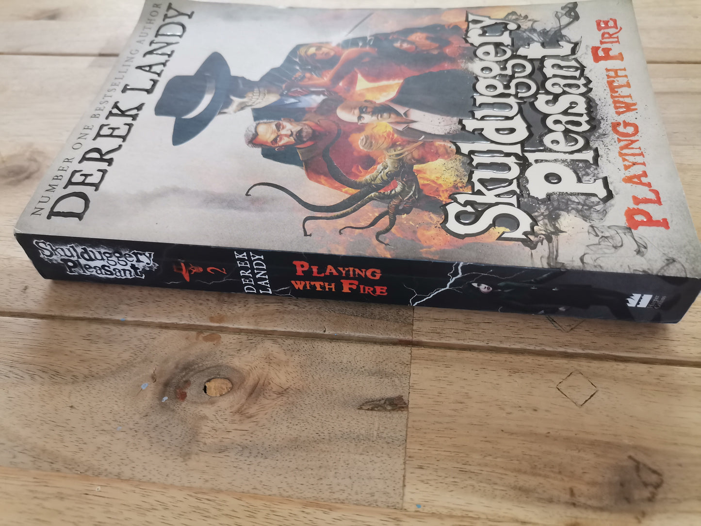 Skullduggery Pleasant Playing With Fire Book 2 Derek Landy