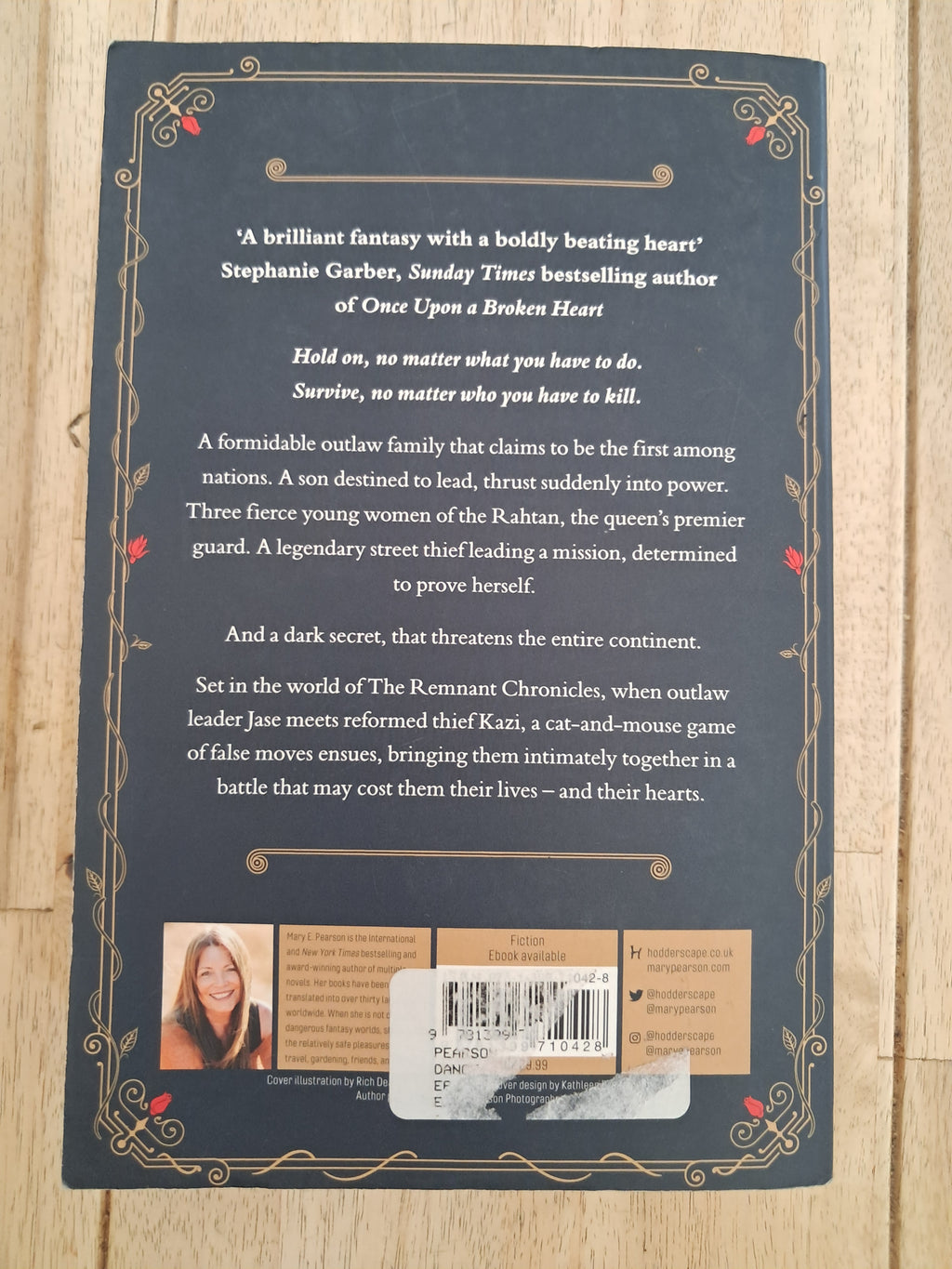 Dance of Thieves (Dance of Thieves #1) – Mary E. Pearson