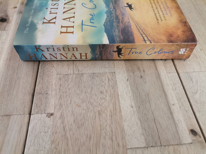 True Colours by Kristin Hannah - Paperback