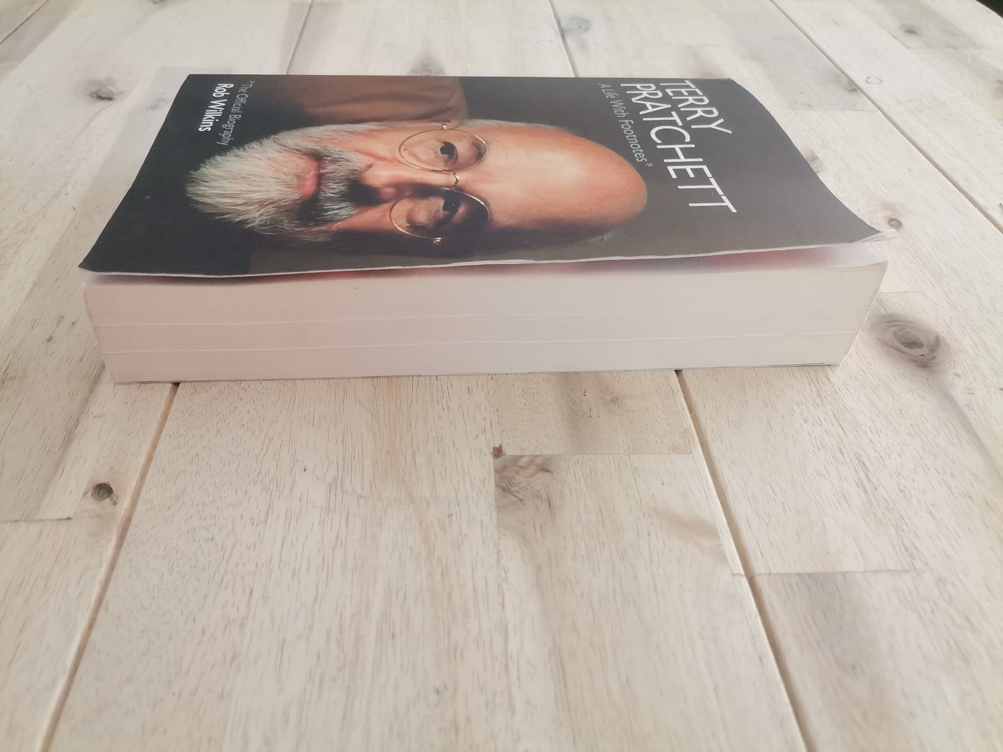 Terry Pratchett: A Life With Footnotes – Rob Wilkins