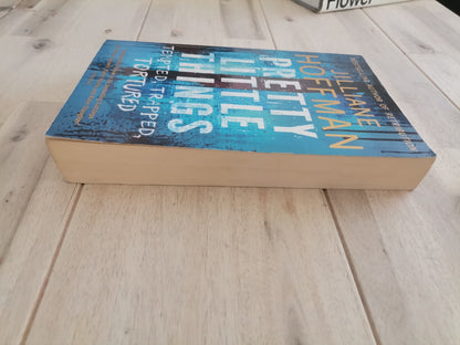 Pretty Little Things – Jilliane Hoffman