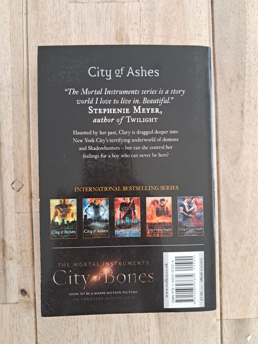 City of Ashes (The Mortal Instruments #2) – Cassandra Clare