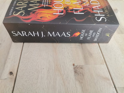 House of Flame and Shadow by Sarah J. Maas - Paperback