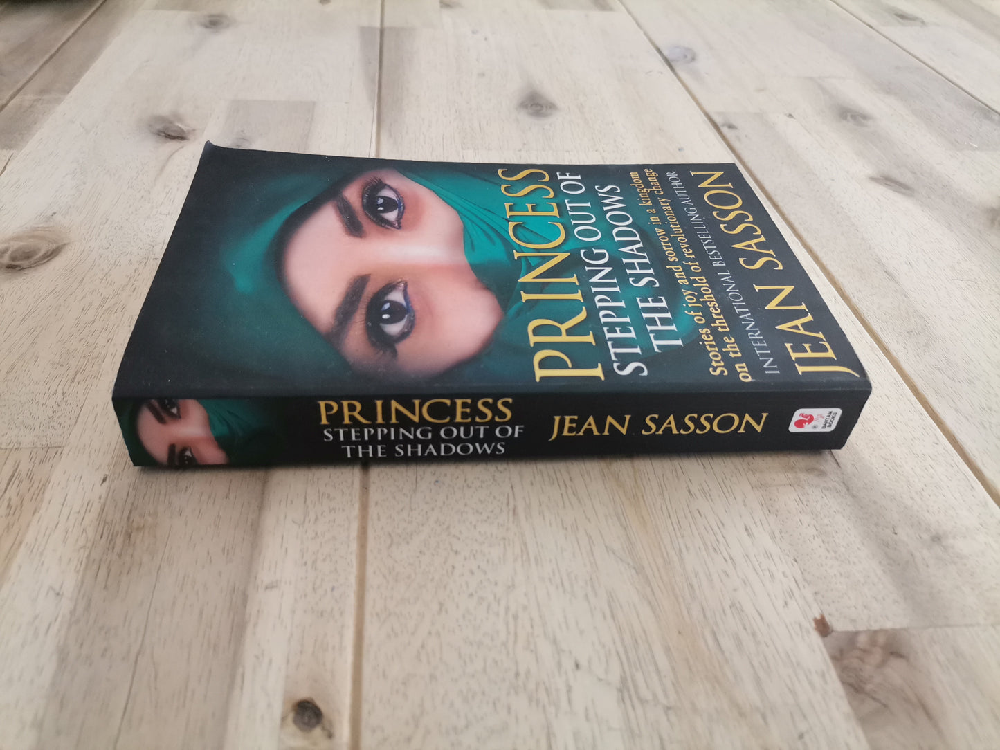 Princess: Stepping Out of the Shadows – Jean Sasson