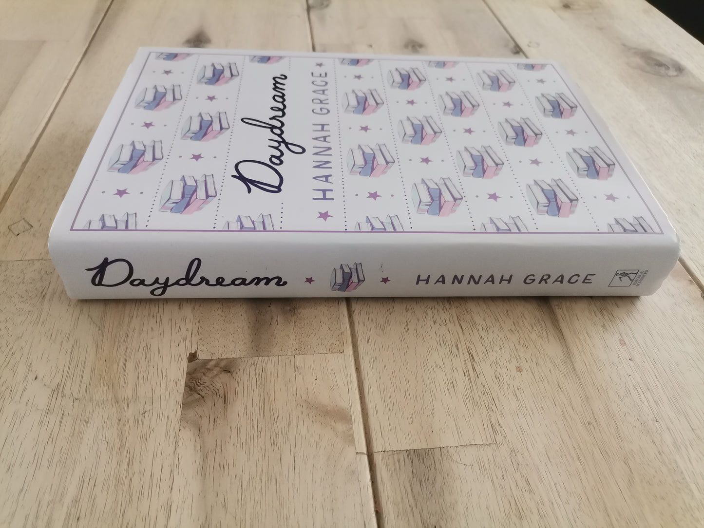 Daydream: Deluxe Edition – Hannah Grace