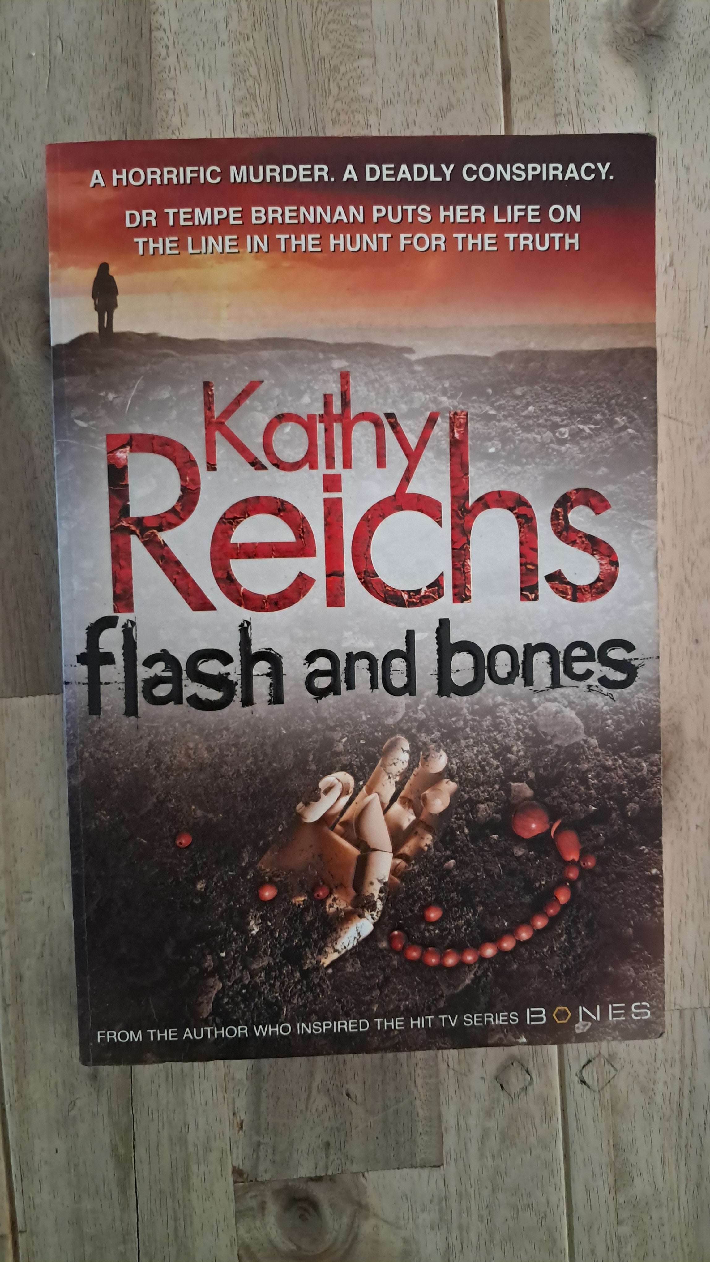 Flash and Bones – Kathy Reichs