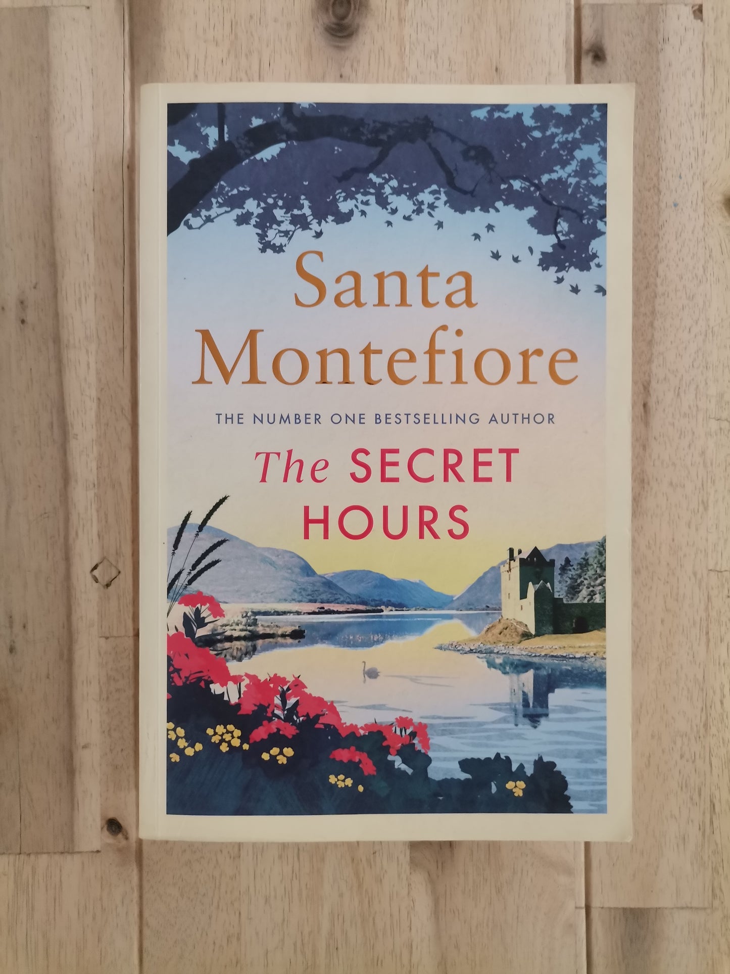 The Secret Hours – Santa Montefiore
