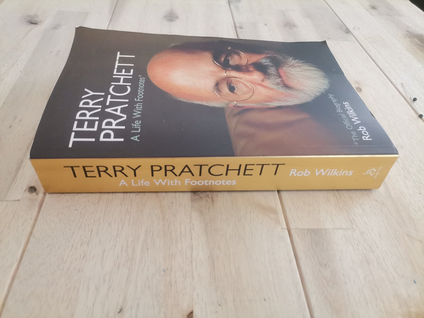 Terry Pratchett: A Life With Footnotes – Rob Wilkins