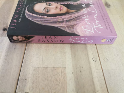 Love in a Torn Land - Jean Sasson