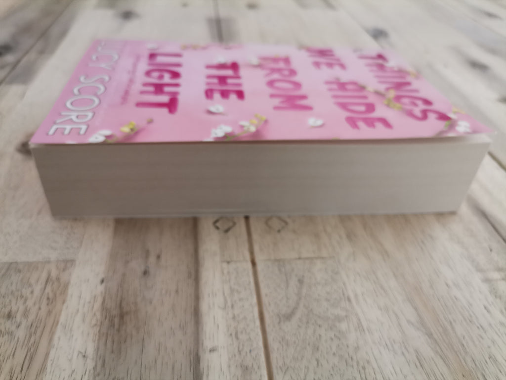 Things We Hide From the Light – Lucy Score
