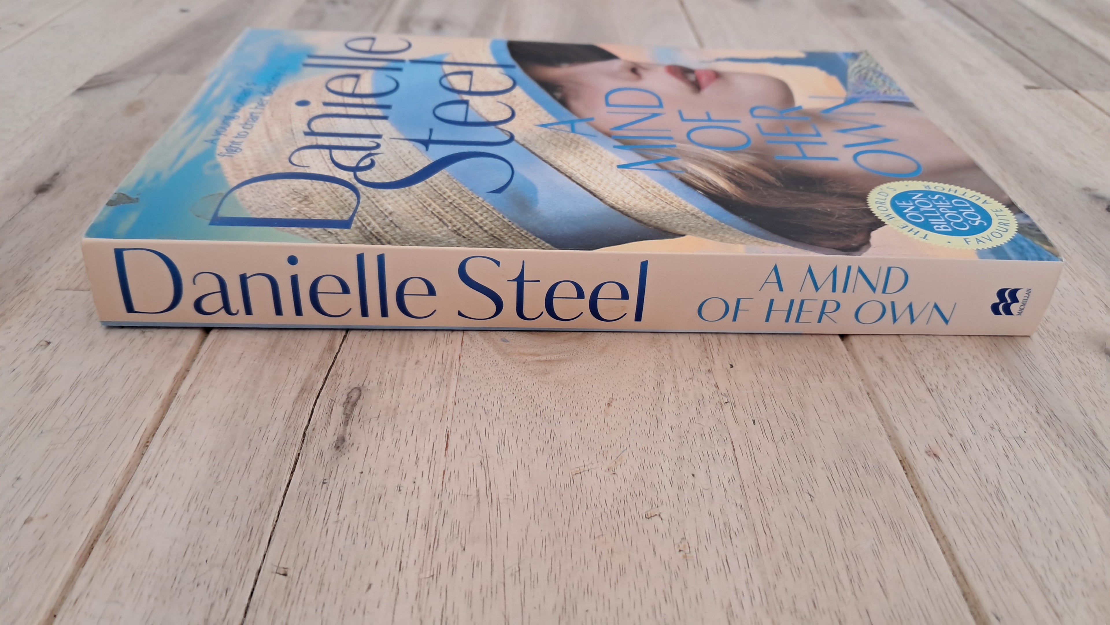 A Mind of Her Own – Danielle Steel