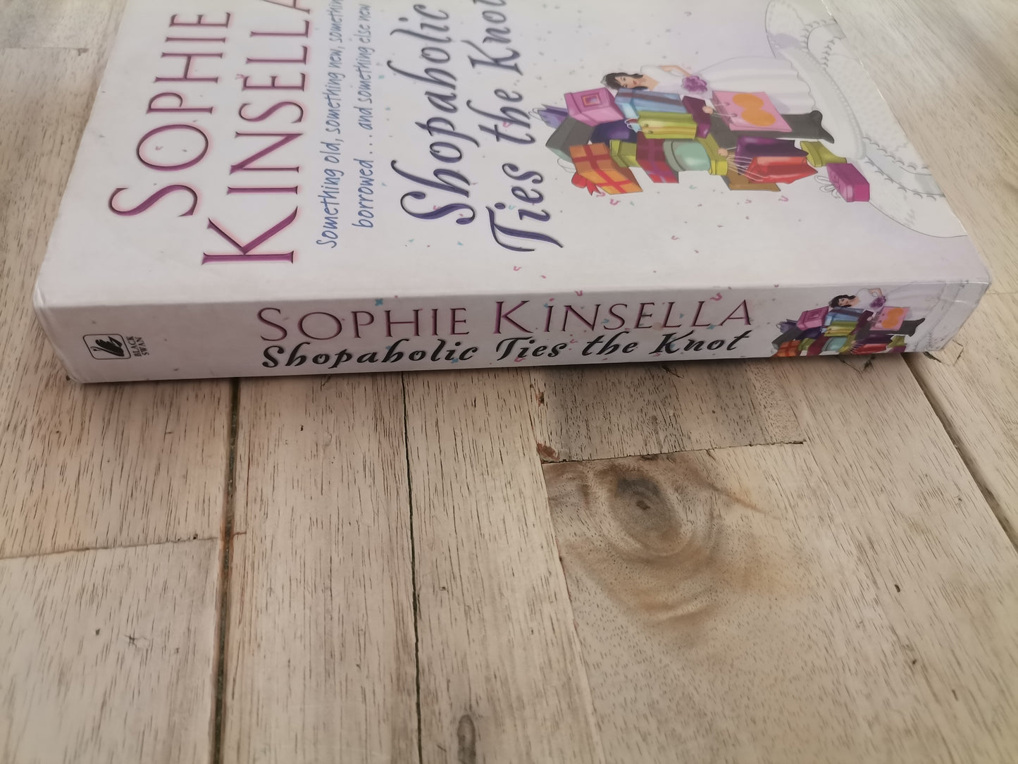 Shopaholic Ties The Knot by Sophie Kinsella