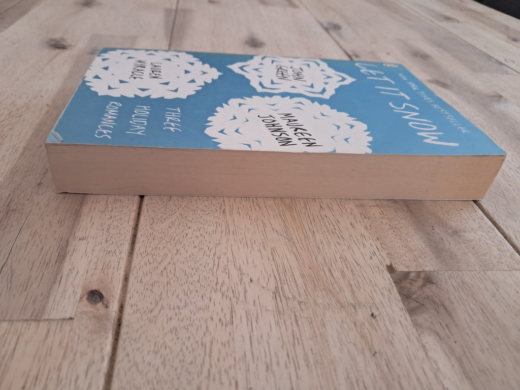 Let It Snow: Three Holiday Romances – John Green, Maureen Johnson & Lauren Myracle