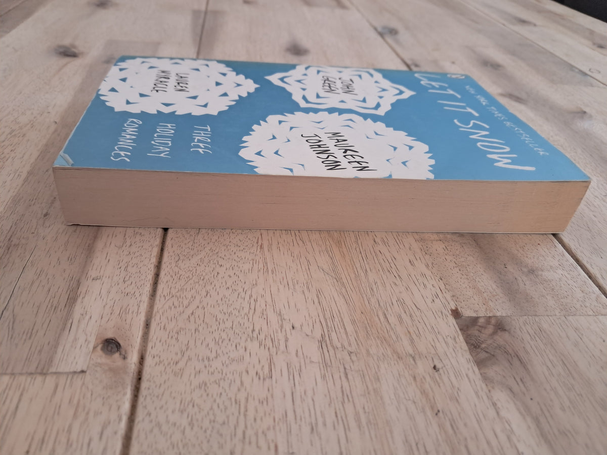 Let It Snow: Three Holiday Romances – John Green, Maureen Johnson & Lauren Myracle