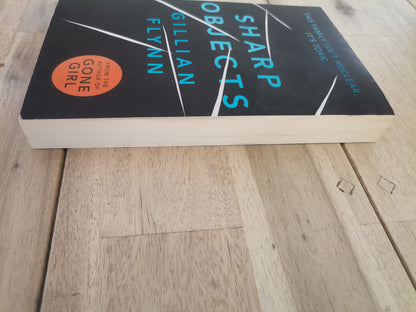Sharp Objects by Gillian Flynn