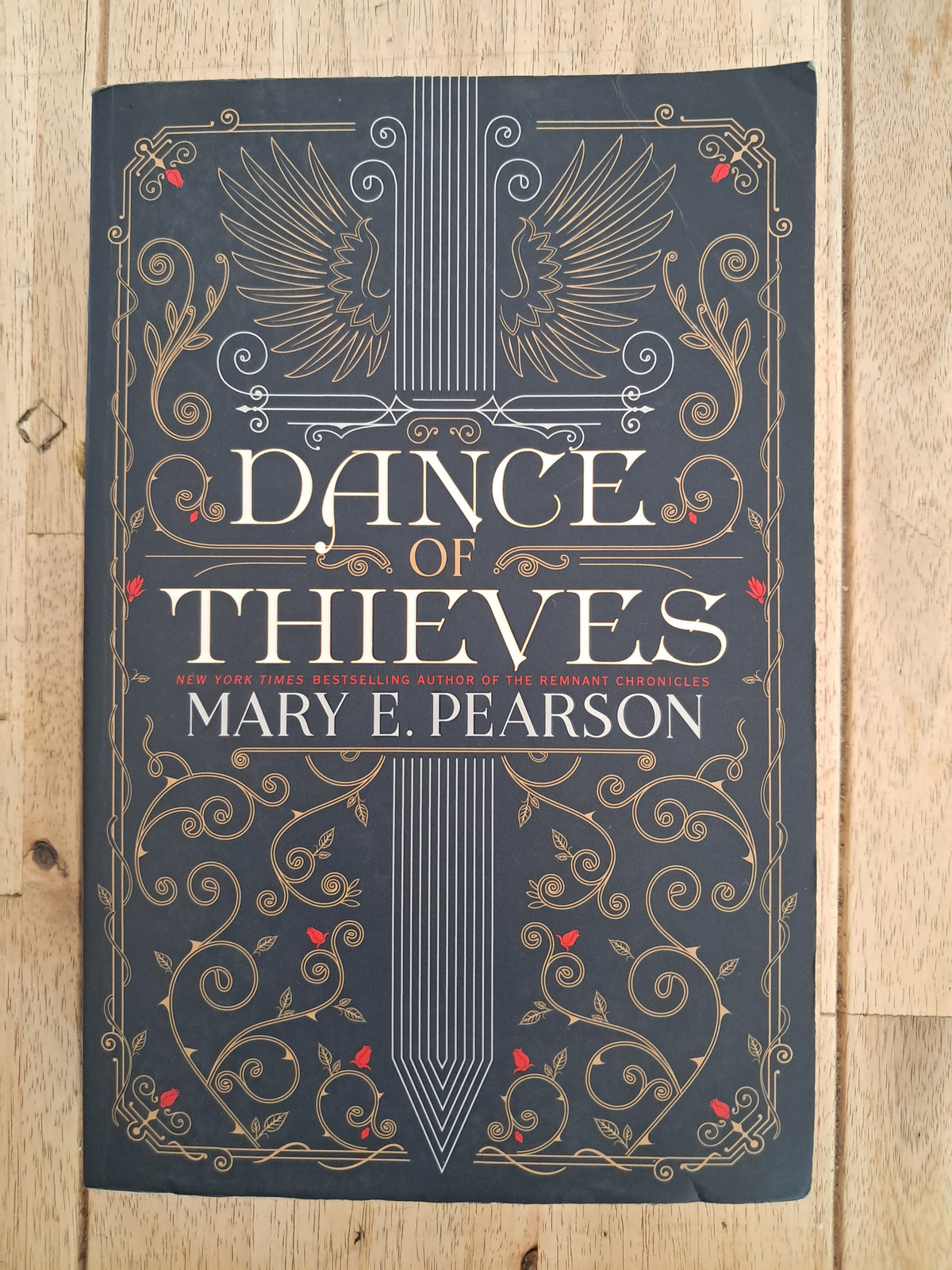 Dance of Thieves (Dance of Thieves #1) – Mary E. Pearson