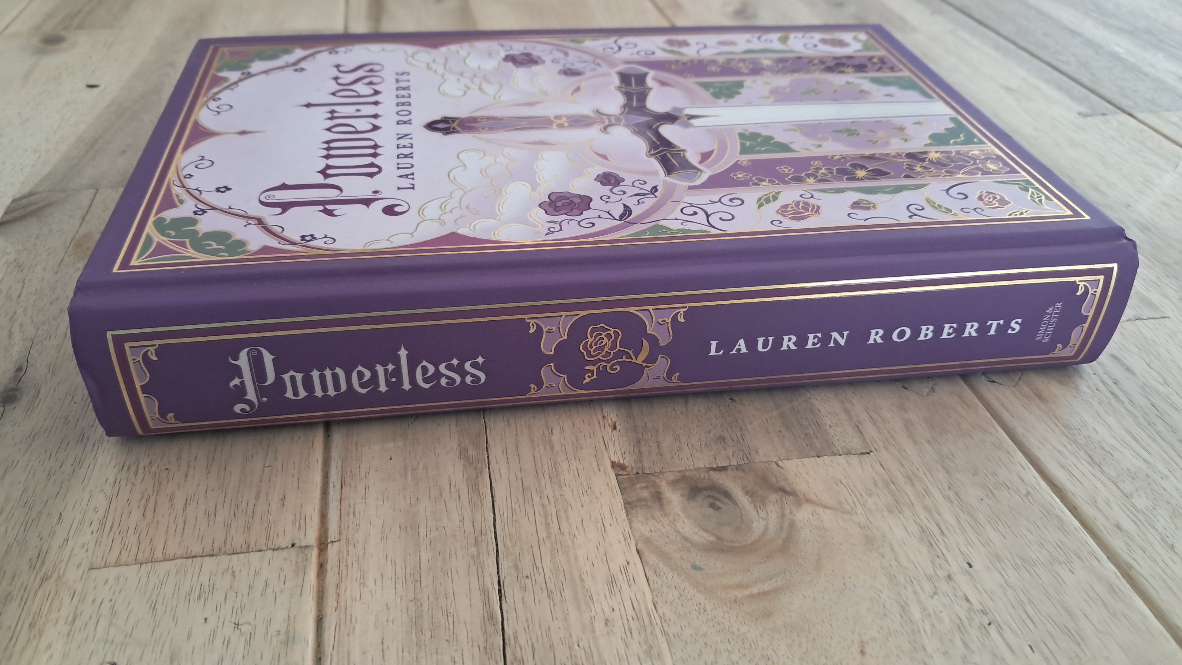 Powerless: Ultra Deluxe Edition (Volume 1) – Lauren Roberts