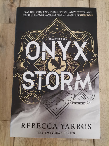 Onyx Storm by Rebecca Yarros - Trade Paperback