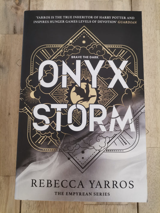 Onyx Storm by Rebecca Yarros - Trade Paperback