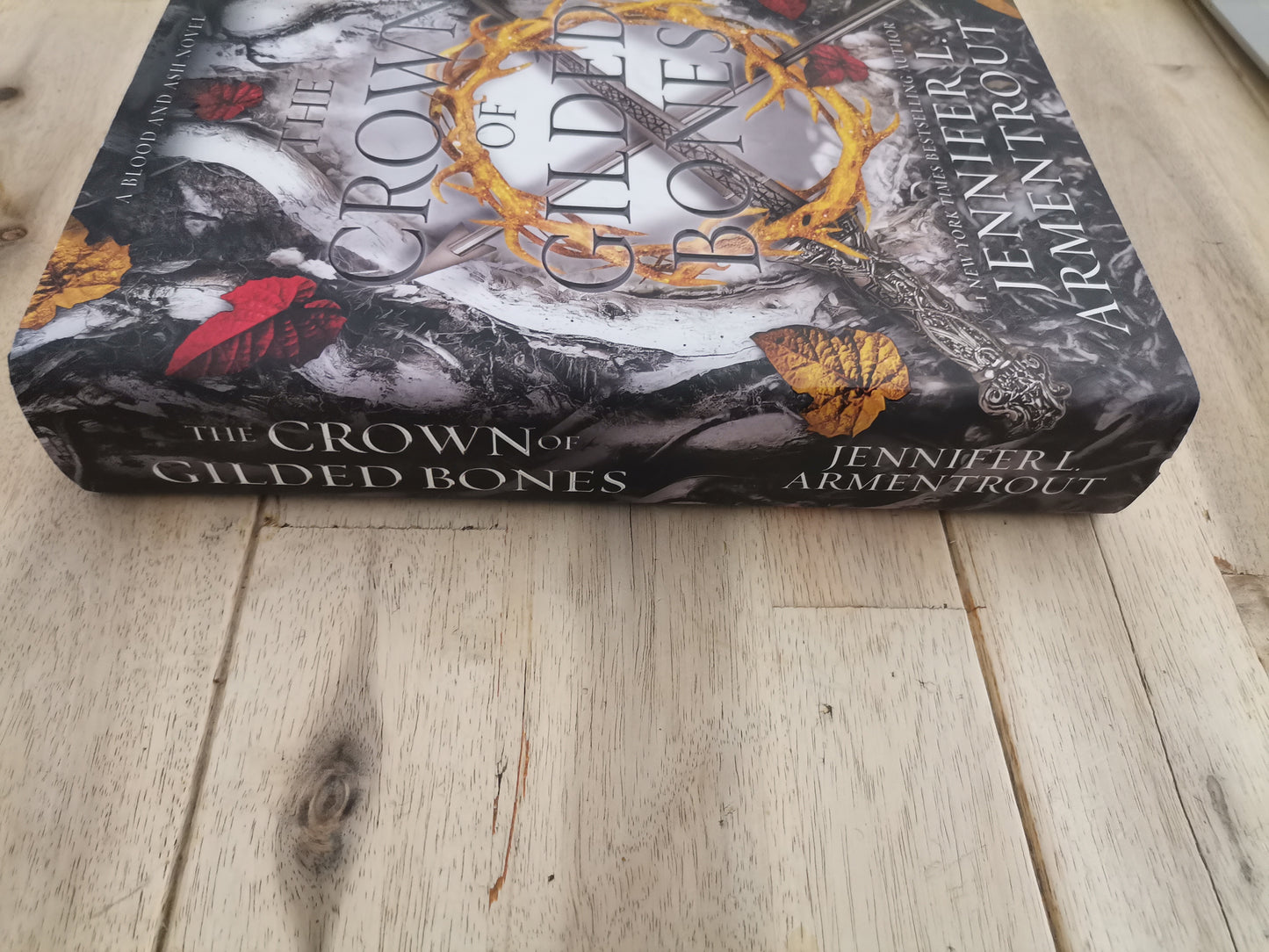 The Crown of Gilded Bones — Jennifer L. Armentrout