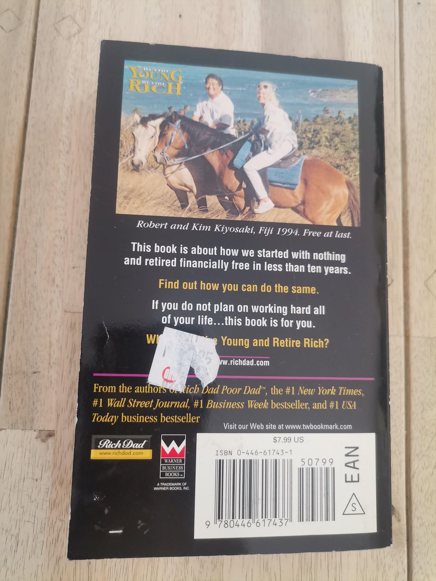 Retire Young Retire Rich - Robert T. Kiyosaki (Mass Paperback)